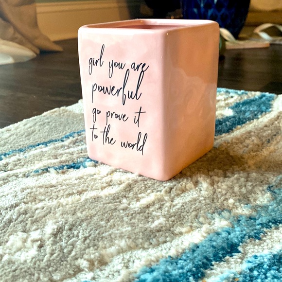 Bebe makeup/pen holder - Picture 2 of 4